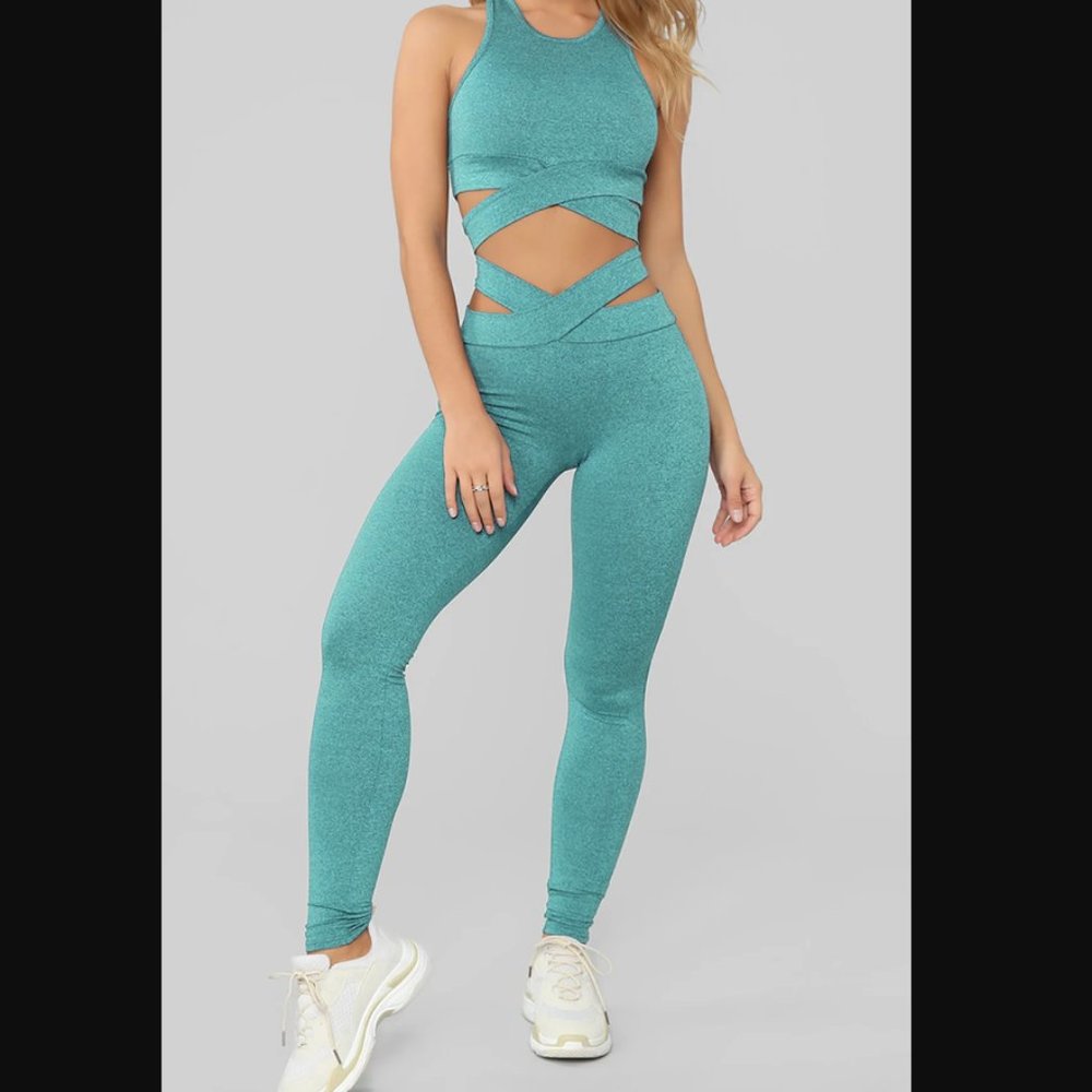 *HOST PICK* - Blue-Green Crisscross Sports Bra And Leggings Set | OFFERS WELCOME
